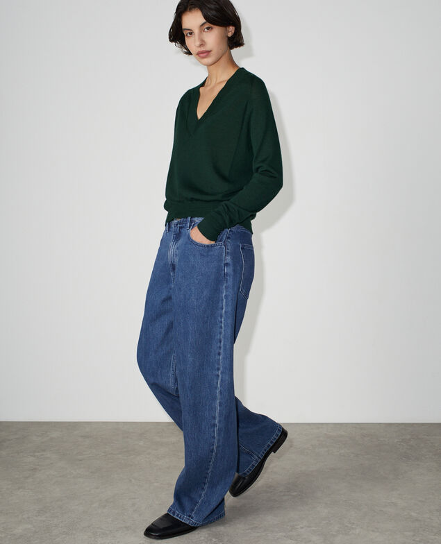Pull col V en laine m&eacute;rinos et soie M590 vert fonce