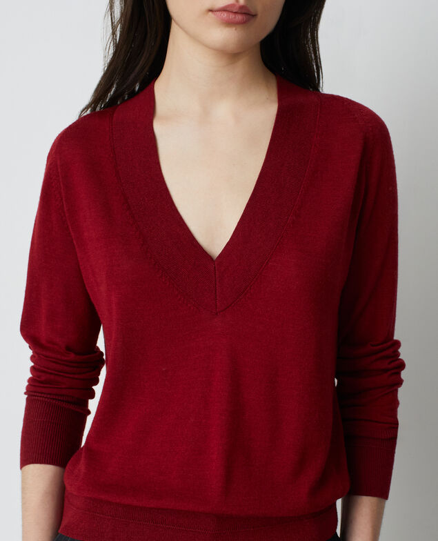 Pull col V en laine m&eacute;rinos et soie M180 rouge vin